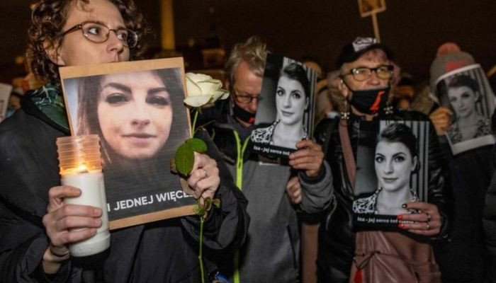 All pregnant women are in danger': protests in Poland after expectant  mother dies in hospital, Global development