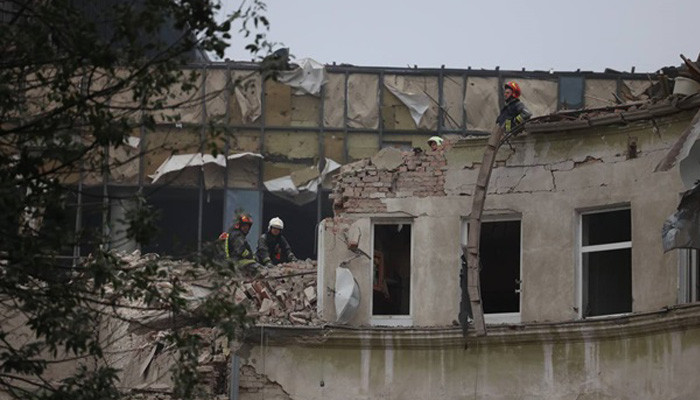 Rus füzesinin Lviv'de bir apartmana isabet etmesi sonucu 4 kişi öldü