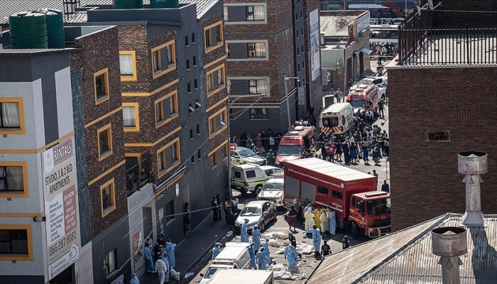 Güney Afrika'da çok katlı binada çıkan yangında 73 kişi öldü