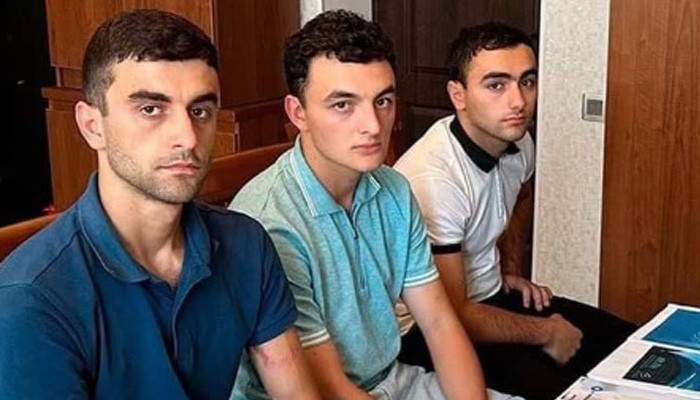 Азербайджанские СМИ сообщают об освобождении троих юношей из Арцаха