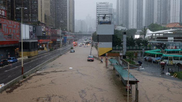 Hong Kong'da 140 yılın en şiddetli yağışı