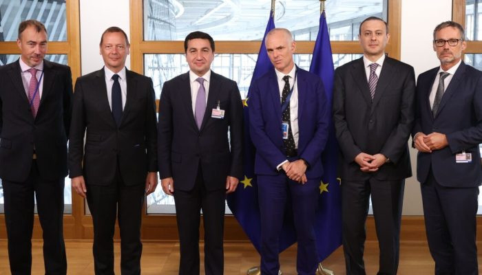 ЕС на встрече с представителями Баку и Еревана обсудили ситуацию в Карабахе