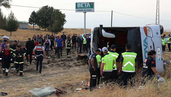 Amasya'da yolcu otobüsü devrildi: 6 ölü, 35 yaralı