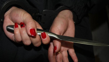 В Ереване девушка нанесла ножевые ранения матери и сестре