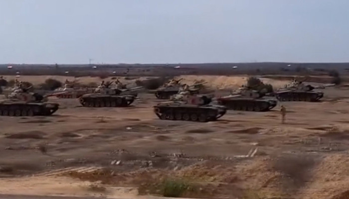 Egypt stations tanks near Rafah border