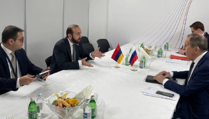 Главы МИД РФ и Армении проводят встречу в Скопье