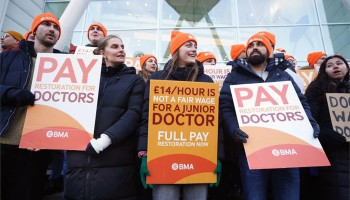 Британские врачи вышли на забастовку
