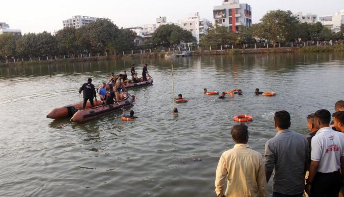 В Индии при опрокидывании лодки погибла группа школьников