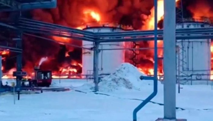 Площадь пожара на нефтебазе в Брянской области достигла 1 тыс. кв. м