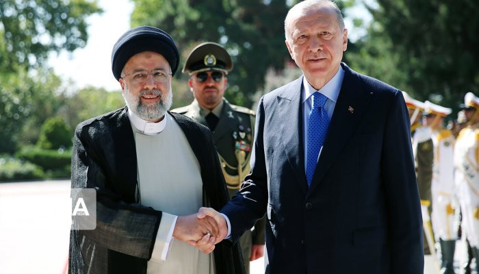 Президент Турции встретил президента Ирана