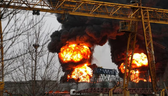 В Туапсе загорелась нефтебаза «Роснефти»