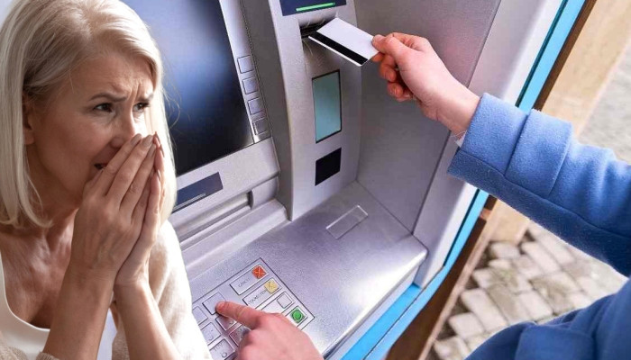 Нажмите одну кнопку: что делать с банкоматом, если он «зажевал» вашу карту