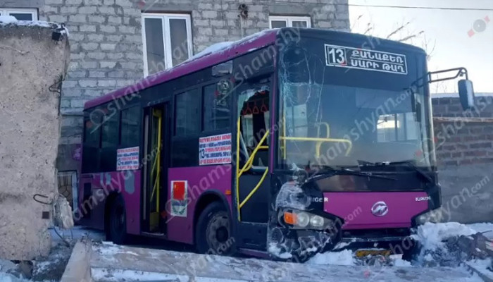Մերկասառույցի պատճառով ավտոբուսը վթարի է ենթարկվել