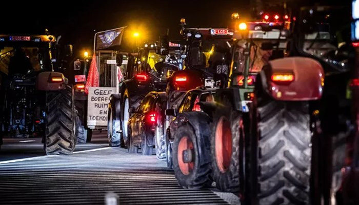 Farmers have blocked border crossings between Belgium and the Netherlands