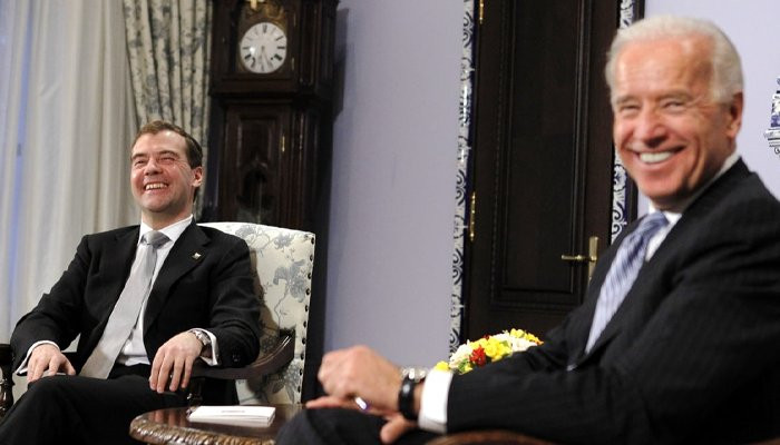 Медведев прокомментировал рассказ президента США Джо Байдена