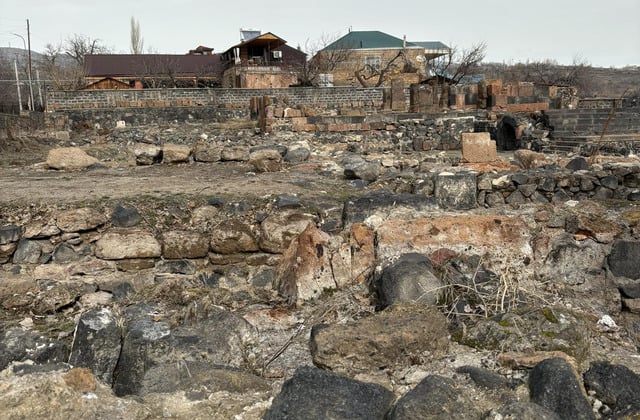 Քասախի կիրճում հողային աշխատանքների ժամանակ հայտնաբերել է միջնադարյան ժայռափոր դամբարան