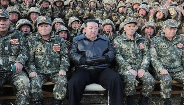 Ким Чен Ын поручил ускорить подготовку к войне