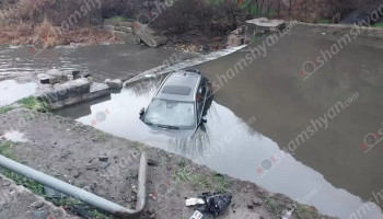 Մեքենան ընկել է Հրազդան գետը