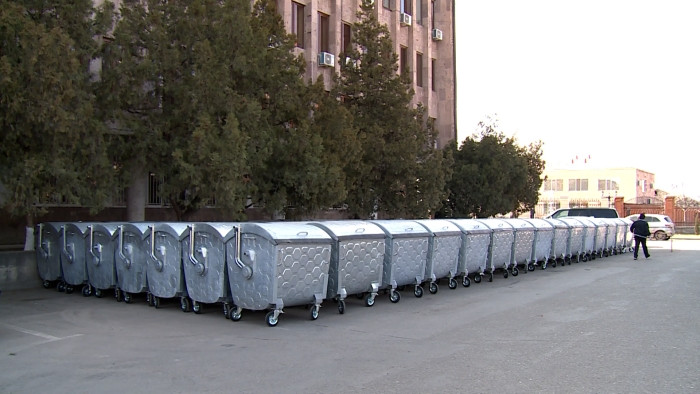 Микаел Варданян подарил общине Масис уборочные машины и 230 мусорных баков на сумму 117 млн драмов