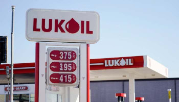 «Лукойл» будет импортировать бензин