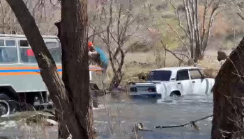 Մեքենան ընկել է Արփա գետը