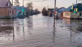 Dam bursts amidst flooding in Russian city of Orsk