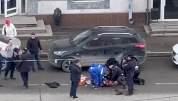 Мужчина ранил полицейского в центре Уфы