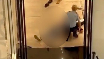 Avustralya'da bıçaklı saldırı: Yüzlerce kişi alışveriş merkezinden tahliye edildi