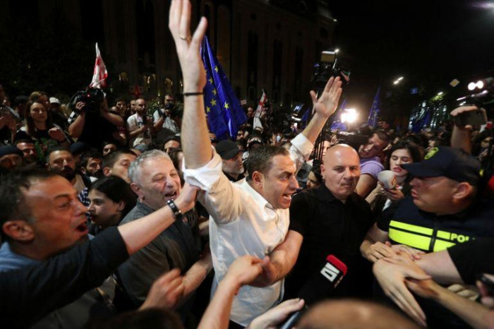 В Тбилиси произошли столкновения протестующих с полицией