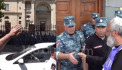 «Բարի ծառայություն, տղե՛րք»․ Բագրատ Սրբազանը՝ ԱԺ-ն և նախագահականը հսկող ոստիկաններին