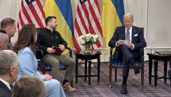 Зеленский и Байден начали переговоры в Париже