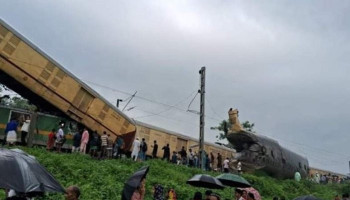 Train collision dead at least five in eastern India