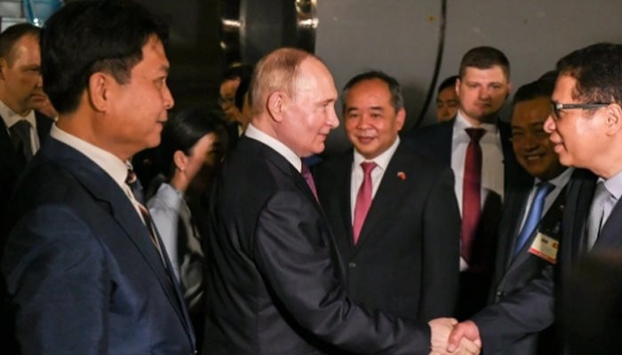 Vietnam greets Putin in boost to ties, ignoring US criticism. #Bloomberg