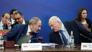 Head of the Department for Bilateral Cooperation with CIS Countries S.Molunov meets Charge d'Affaires of Armenia Source: https://mfa.gov.by/en/press/news_mfa/a54addea33f1bbb9.html © When using the site materials reference to the source is required.