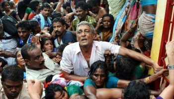 В давке погибли десятки человек на религиозном собрании в Индии