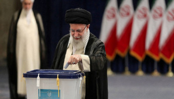 Али Хаменеи проголосовал на втором туре президентских выборов в Иране