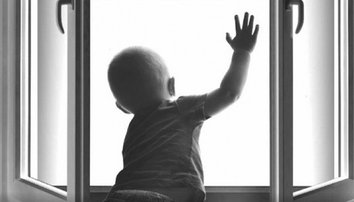Արարատում 1 տարեկան երեխան ընկել է 2-րդ հարկի պատուհանից