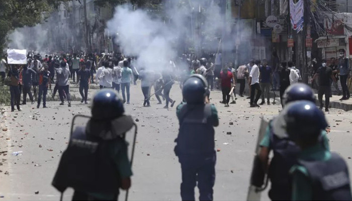 В Бангладеш полиция открыла огонь по демонстрантам