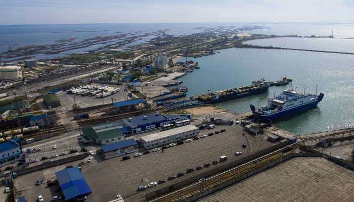 Беспилотники атаковали паром в порту «Кавказ». Один человек погиб, есть пострадавшие