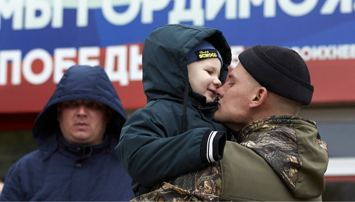 «Мужчина должен защищать государство». Госдума отвергла закон об отсрочке от мобилизации для многодетных отцов