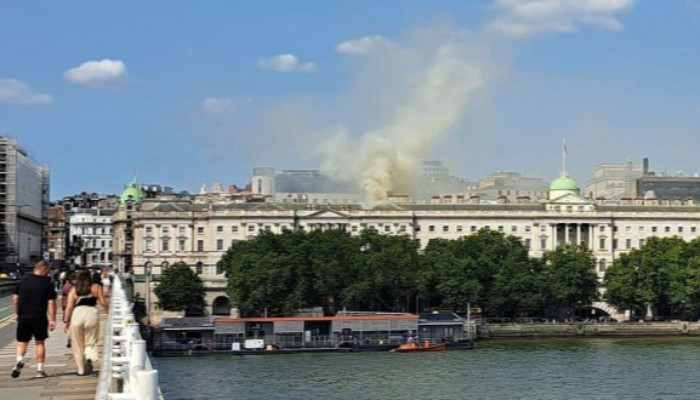 About 125 firefighters fight fire in the famous Somerset House in London (photo) | MAMUL.am