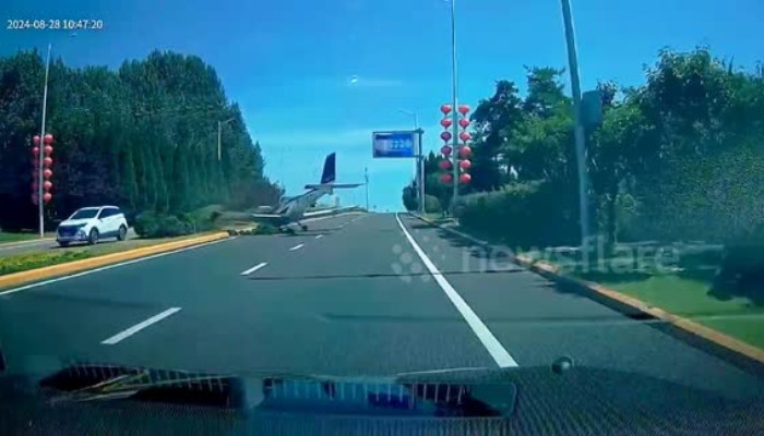 Small plane almost hits cars as it makes emergency landing on highway in China