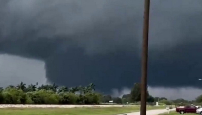 Tornadoes hit Florida as Hurricane Milton approaches