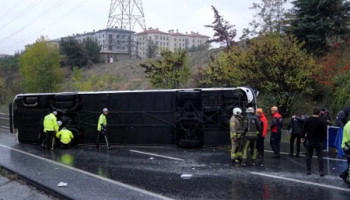 İstanbul'da yolcu otobüsü devrildi: 2 ölü, 18 yaralı