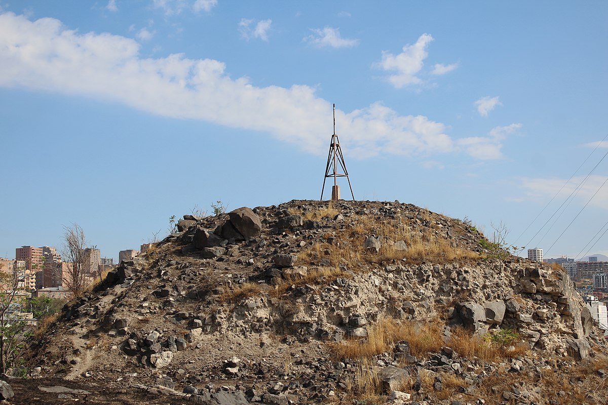 Ծիծեռնակաբերդ բլուր