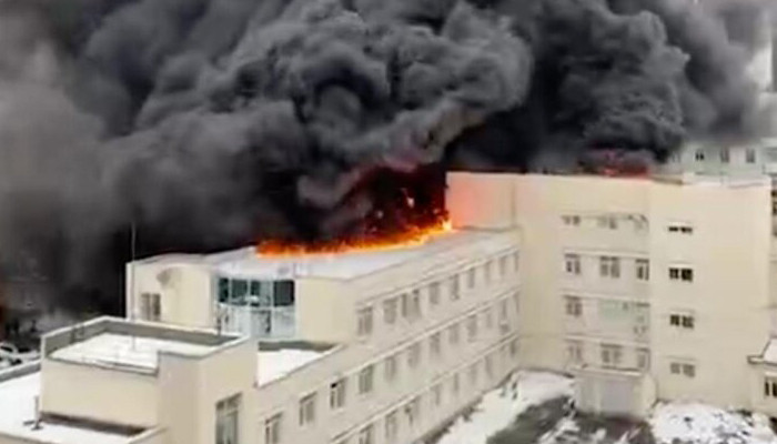 В Екатеринбурге масштабный пожар в Центральной больнице