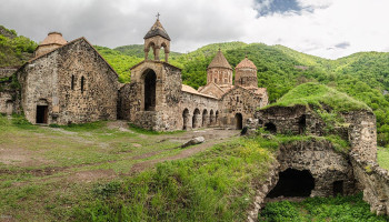 «Հայերեն գրություններ ավելացնելու» կեղծ թեզը կիրառվում է նաև Դադիվանքի նկատմամբ. «Գեղարդ» հիմնադրամ