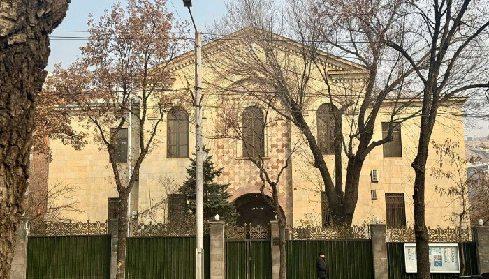 Երևանում Սիրիայի դեսպանության շենքի վրայից իջեցվել է դրոշը