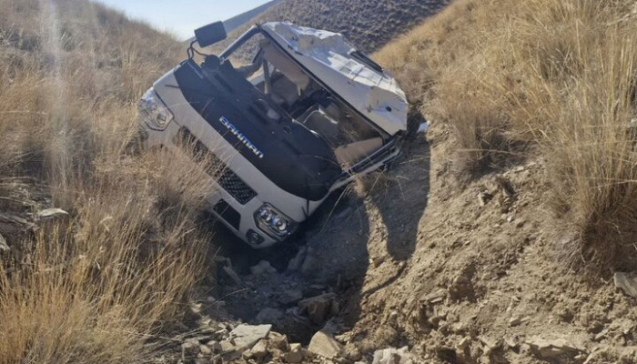 More than 10 killed as bus overturns in Iran's Lorestan