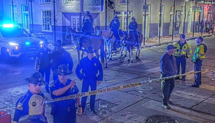 New Orleans'ta aracını kalabalığın üzerine süren zanlı polisle girdiği çatışmada öldürüldü